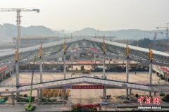 成达万高铁乐至站主体结构完工